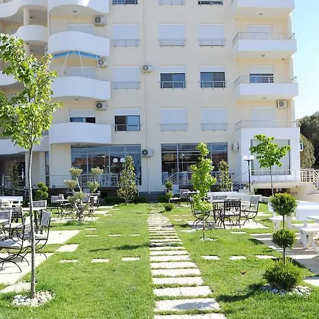 Royal & Suites Velipoje