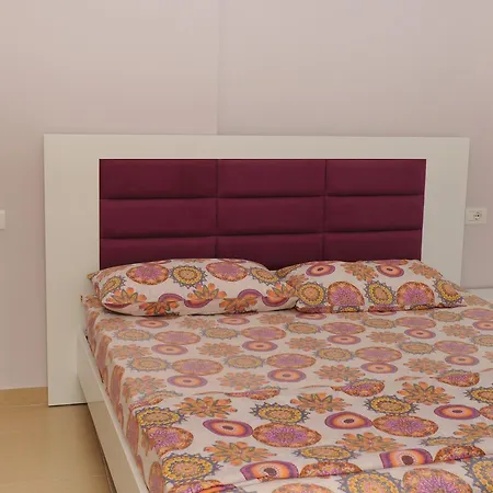 Royal & Suites 4* Velipoje